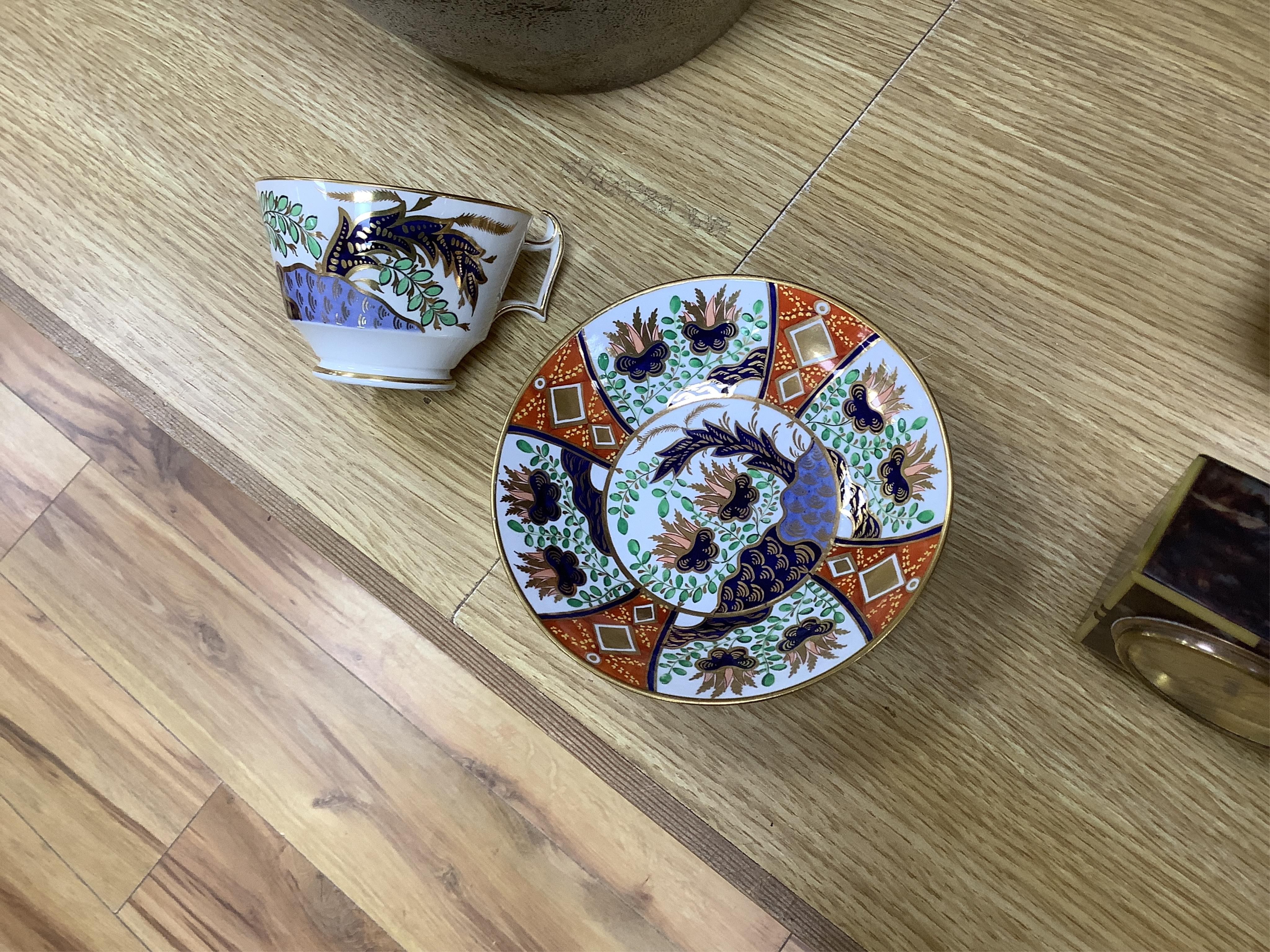 A group of 18th / early 19th century English porcelain tea wares, Worcester, Spode, etc